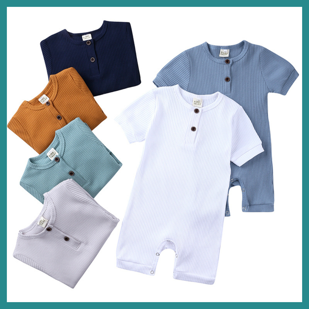 Barboteuse Mixte – Un indispensable de la garde-robe estivale de bébé, alliant confort, style et praticité.