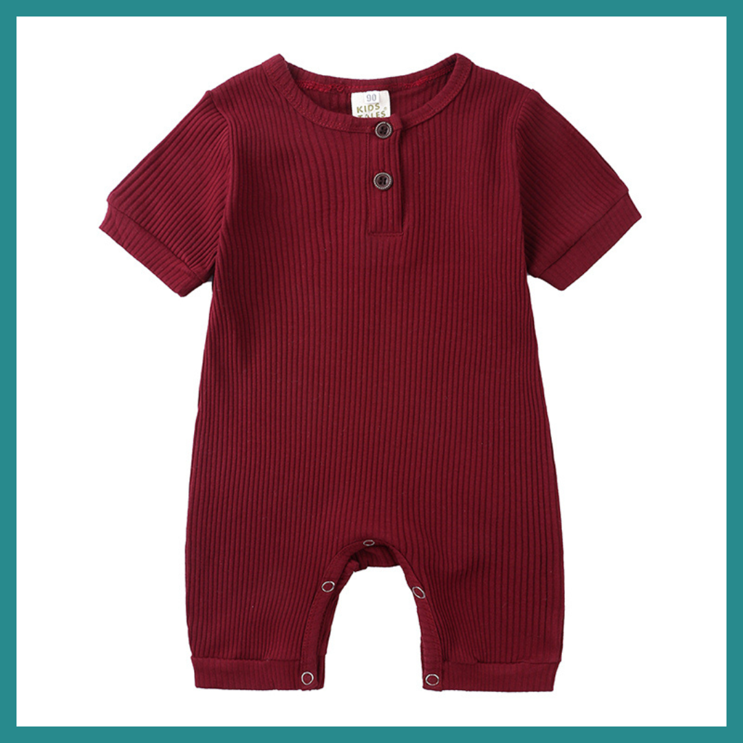 Barboteuse Mixte – Un indispensable de la garde-robe estivale de bébé, alliant confort, style et praticité.
